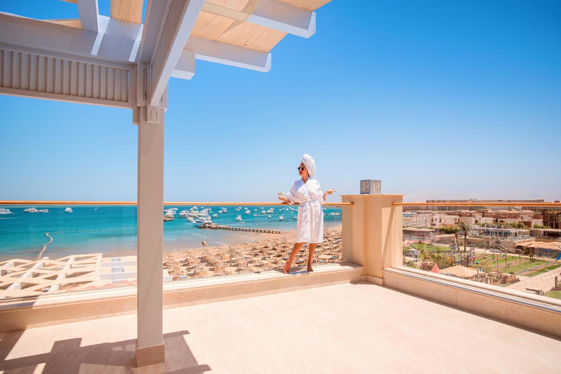 Pickalbatros White Beach Resort - Hurghada Bagian luar foto View of the Dead Sea from the Dead Sea Spa Magdiel